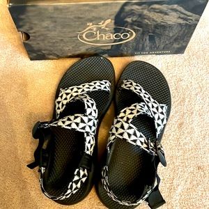 Chacos mega Z cloud Zcloud barred B+W Noir womens 10 EUC